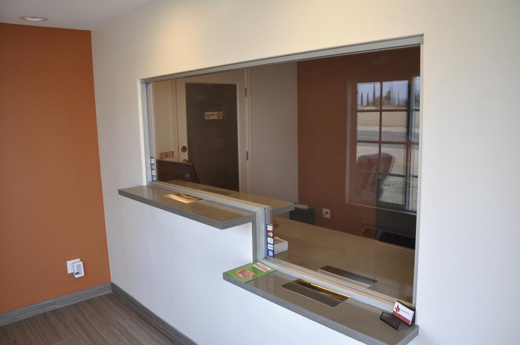 Motel 6 Maple/Main Hesperia Exteriör bild