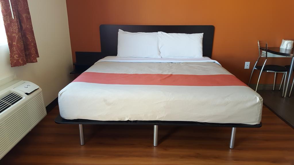 Motel 6 Maple/Main Hesperia Exteriör bild
